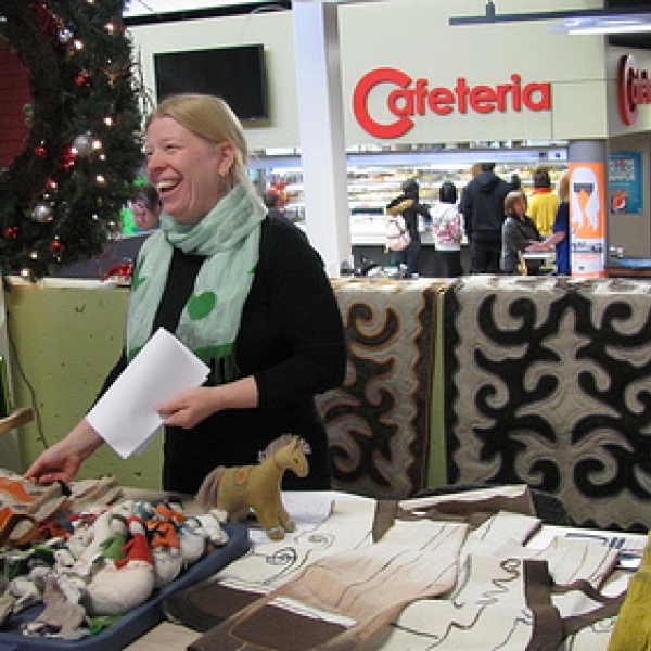 Fair trade sale (4) Lana with good from Altyn Oimok, Kyrgyzstan.